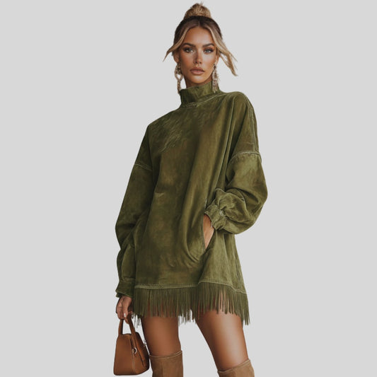 Robe en daim à col montant avec franges